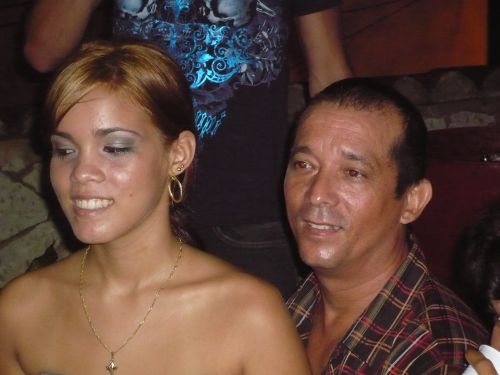 salsa/cuba/voyage2011/padrepico/alexis-et-sa-fille.jpg